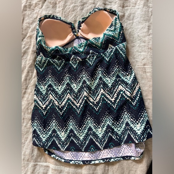 Liz Lange maternity medium swim tankini top - Picture 3 of 6